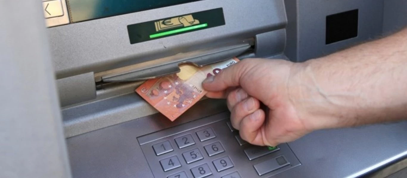 «Τέλος» οι δωρεάν υπηρεσίες από τις τράπεζες - Ποιες χρεώσεις ξεκινούν;